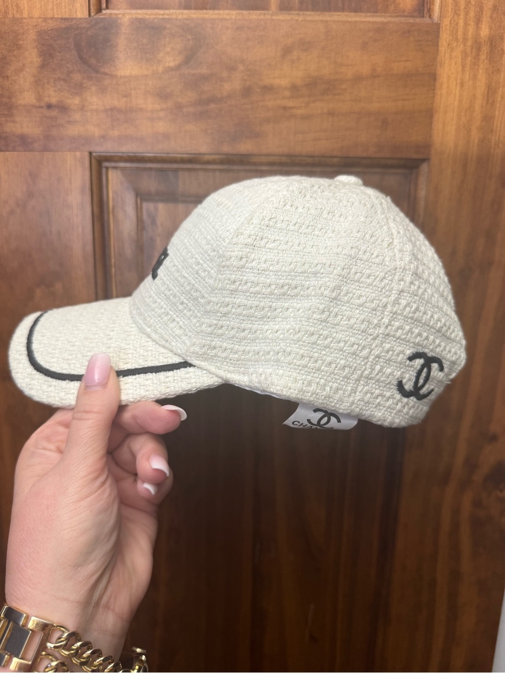 White tweed cap - source unknown - Picture 10 of 11